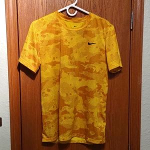 EUC Nike Dri-Fit t-shirt